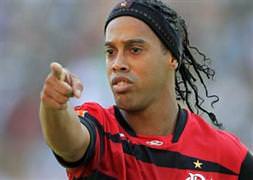 Ronaldinho Cimbom'u coşturur