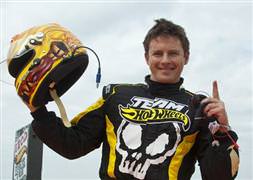 Otomobille nefesleri kesen atlayış!