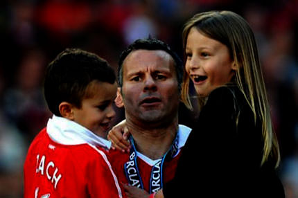 Kaçın Giggs geliyor