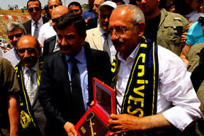 ’Bir Başbakan kentine Leş gibi diyemez’