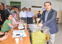 Sadullah Ergin Hatay'da oy kullandı