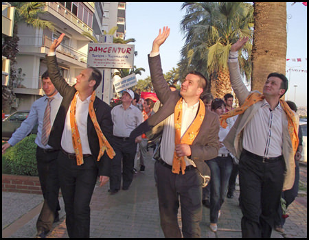 İzmir'de AK Parti'ye "takım ruhu" kazandırdı