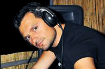 Hülya Avşar'a DJ göndermesi