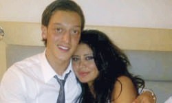 Mesut'un Ebru ile yatak pozu-1