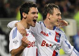 Galatasaray iki yıldızı alacak