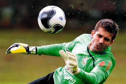 Victor el yakıyor