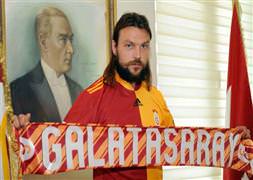 Ujfalusi resmen Galatasaraylı