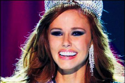 Arkadaşına taç attı!