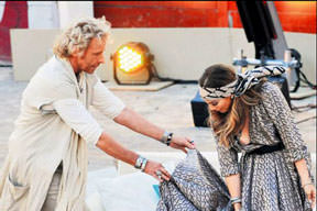 J-Lo frikikten kurtulamadı