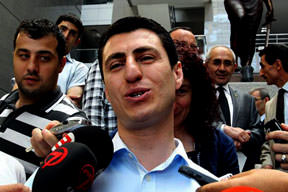 'En genç' vekilde kavgaya devam