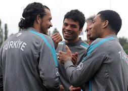 Gökhan Zan'a şaka gibi teklif