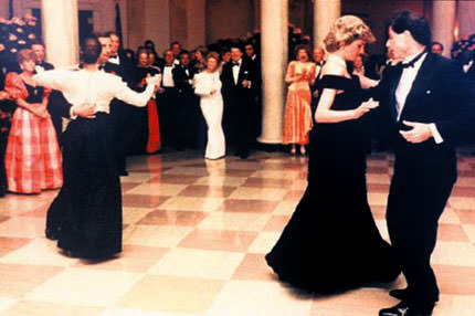 Lady Di’nin elbisesine servet