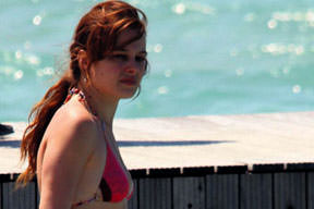 Çeşme'de yalnız güzel