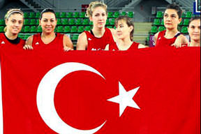 Periler tur peşinde!