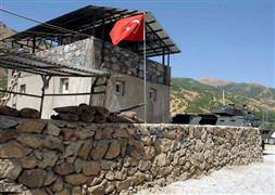 Emniyet Müdürlüğü'ne roketli saldırı