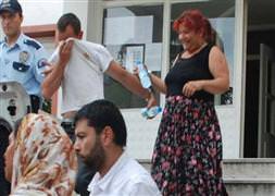 Küçücük kızını sattı