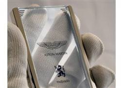 Aston Martin ve Mobiado’dan cep telefonu