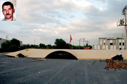 Yıkılan çatı işçiyi öldürdü