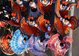 Bursa'da Karagöz Halk Dansları Yarışması