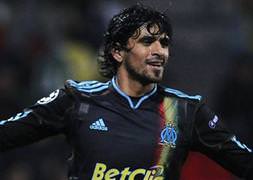 Lucho Gonzales adım adım geliyor