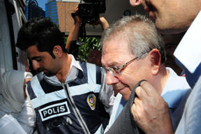 Selçuk'a sor Sezer'i aradı mı?