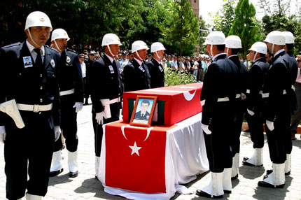 Komiser katili ölü ele geçirildi