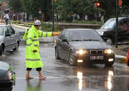 Böyle trafik polisi görülmedi