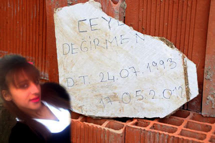 Ölmeden mezar taşını yazdırmış