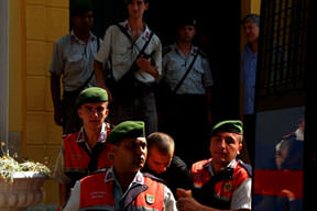 İlk şüpheli yakayı ele verdi