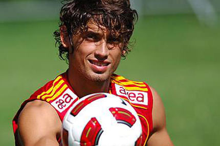 Göz-göz Batdal’a göz koydu