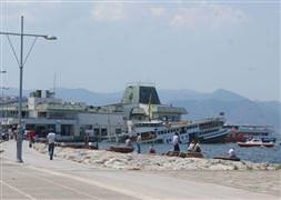 İzmir'de vapur battı