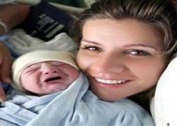Esra Erol'un bebeğiyle ilk fotoğrafı