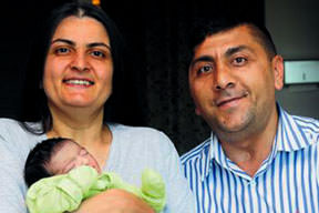 Engelli çiftin bebek sevinci