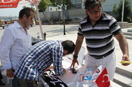Taraftar imza attı
