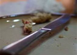 Kendisini ameliyat etmeye kalktı