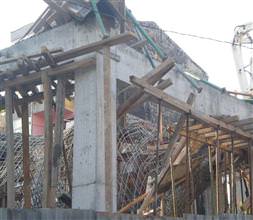 Fatih'te bina göçtü!