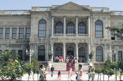 Saray'da hırsız var