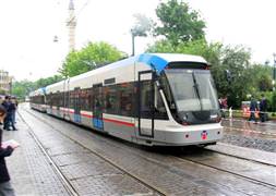 Metro ve tramvay sefer saatleri uzatıldı