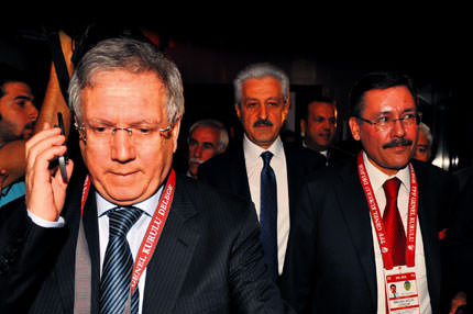 Melih Bey ortam dinliyor!