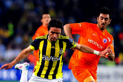 Gökhan'a çifte kanca!