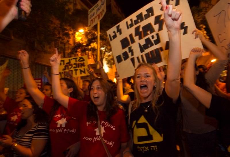 İsrailliler devrim için yürüdü