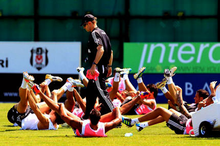 Koch durmak bilmiyor