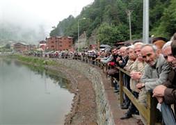 Bu Trabzonlular nereye bakıyor?