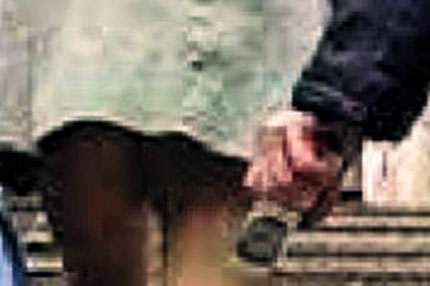 Etek altı yönetmen