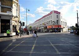 Londra'da kepenkler kapandı!