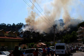 İzmarit Marmaris'i yaktı