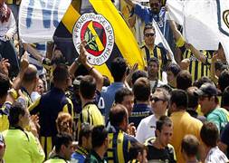 FB ve GS'li taraftarları polis dağıttı