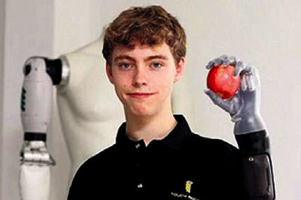 Mercedes biyonik eline sponsor oldu