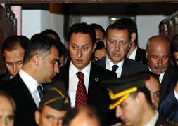 Erdoğan'a eşlik eden uçak büyük tehlike atlattı