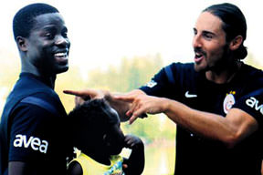 Eboue iki günde kanka oldu!